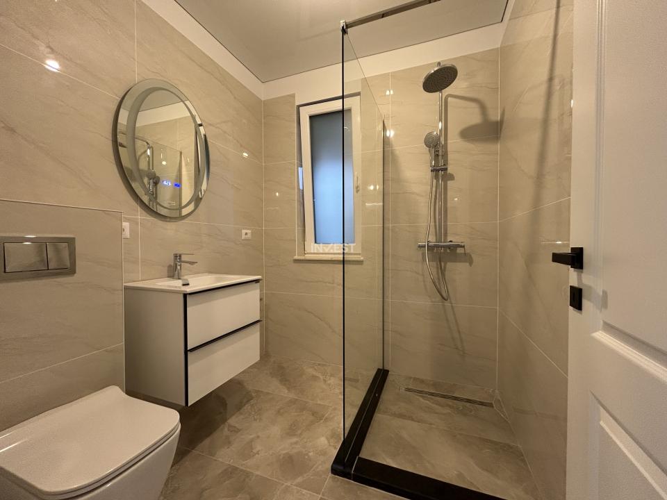 Casă individuală P+1E, 4 camere, 3 băi, dormitor matrimonial cu baie proprie - 3