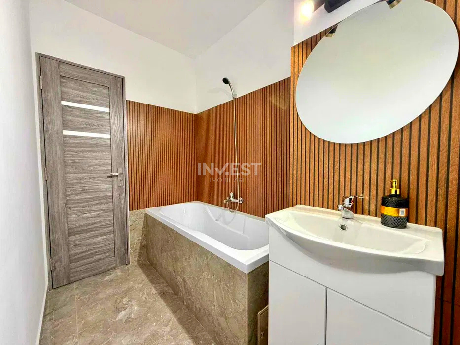 Apartament 3 camere-etaj 1-renovat-Podu Ros-bloc fara risc - 1