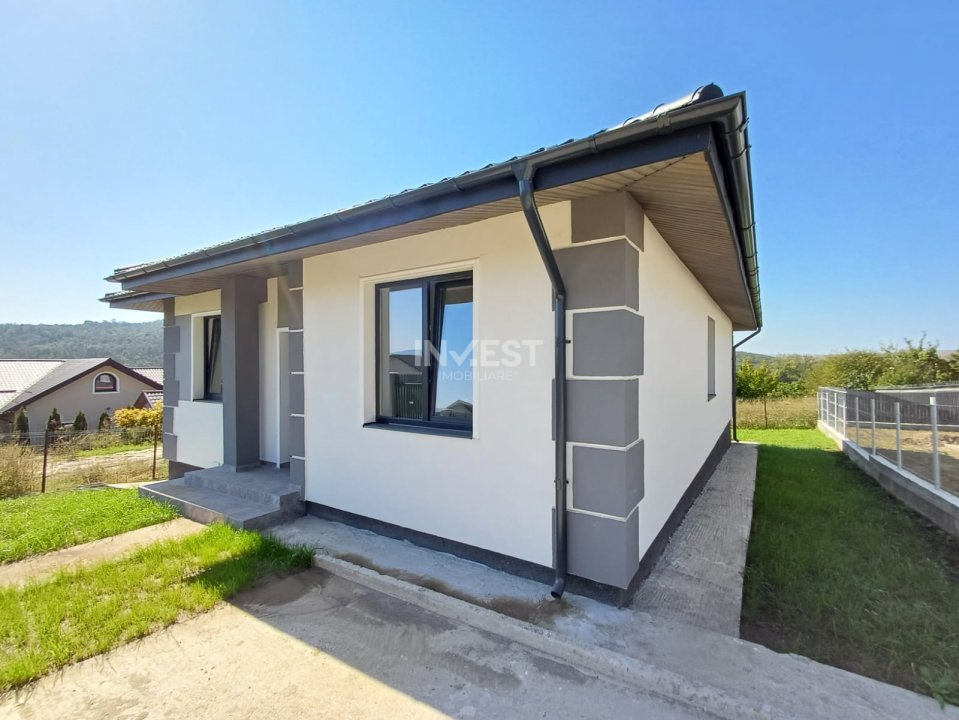 Casă cu 4 camere, 2 băi, beci spațios și 400 mp teren - 5