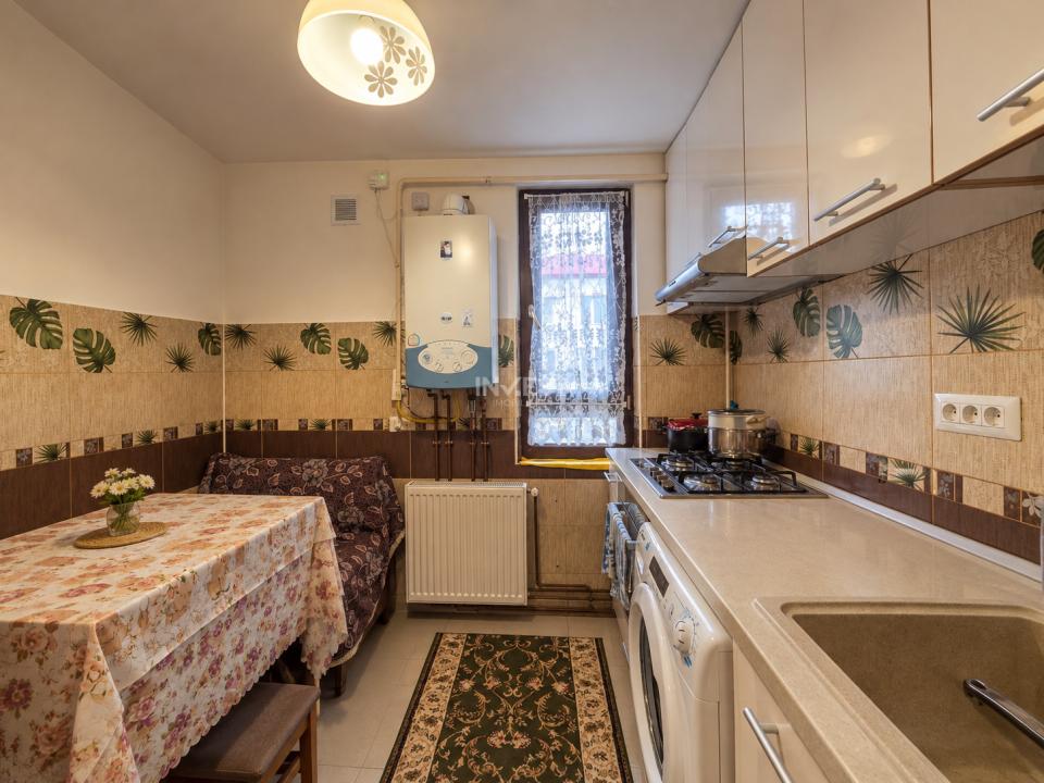 Apartament de 3 camere, decomandat, zona Piata Voievozilor-Alexandru cel Bun - 1
