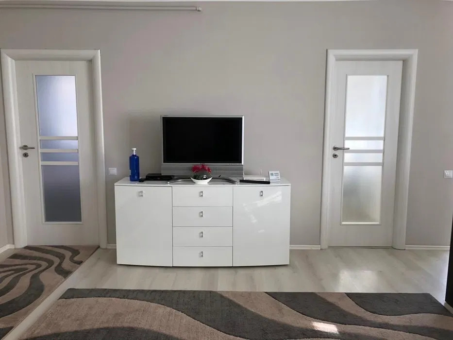 Apartament de 2 camere, 59 mp utili, balcon, parcare, Zona Vivo