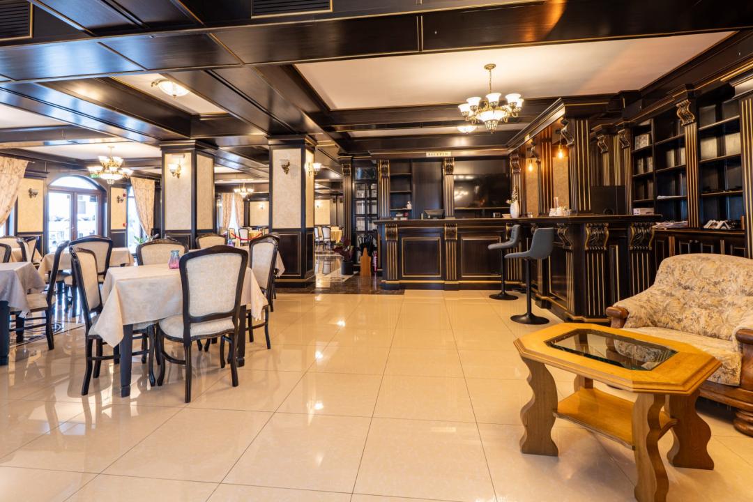 Hotel de vânzare, ideal pentru horeca sau clinică medicală