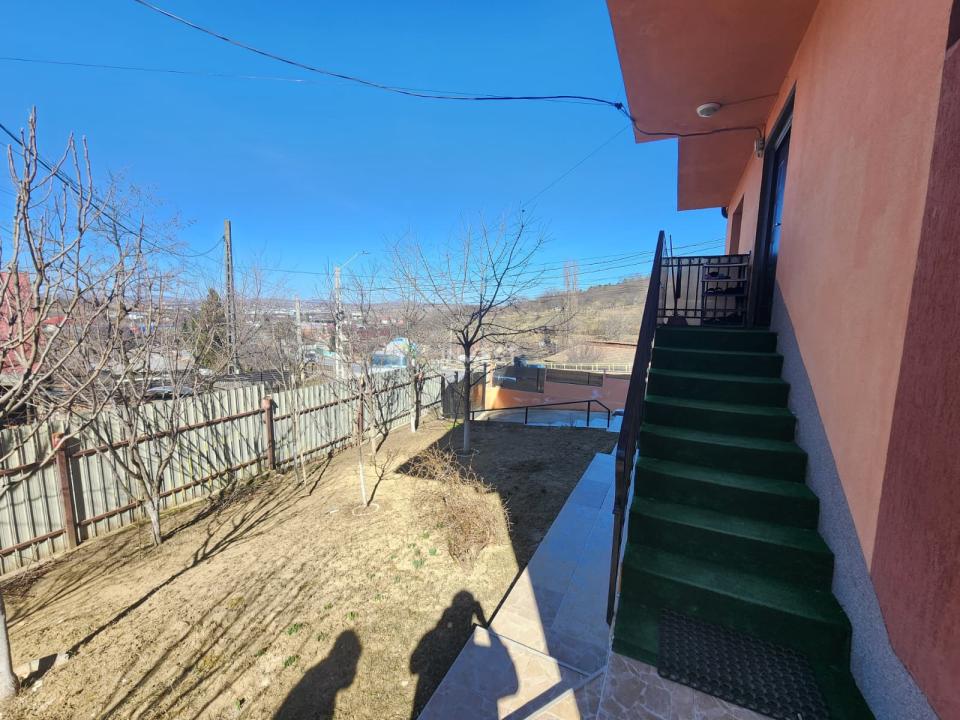 CASA INDIVIDUALA , ZONA TOMESTI, 5 CAMERE - 9