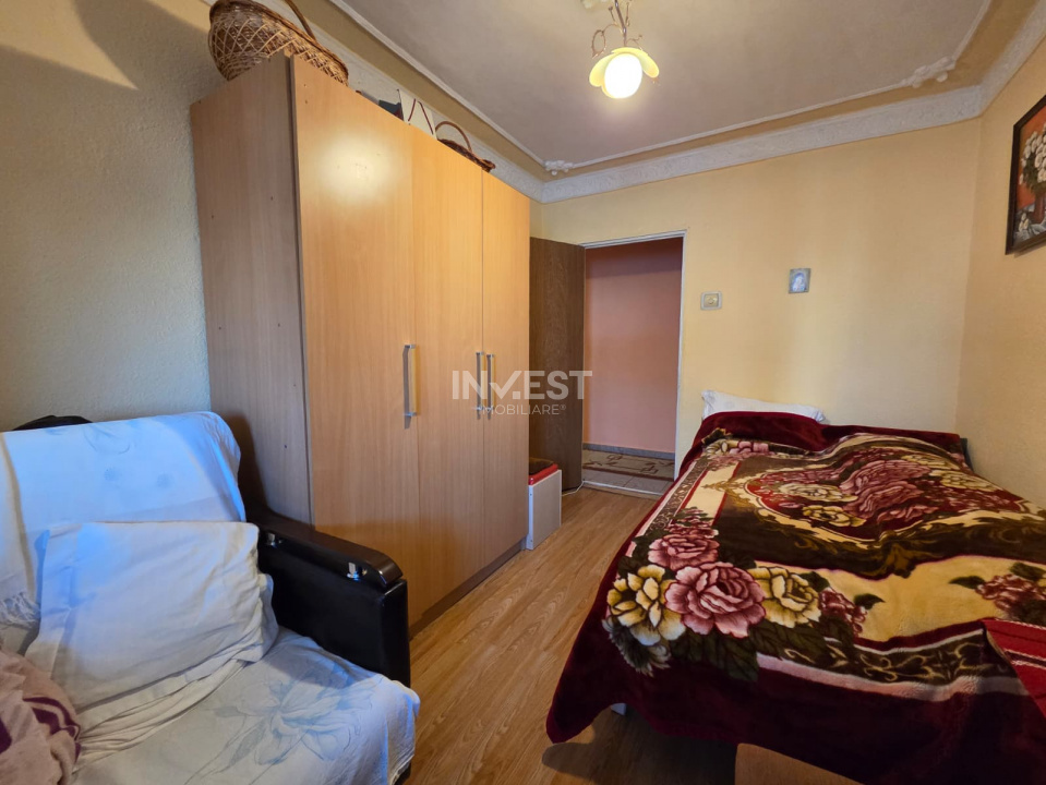 DE VANZARE-APARTAMENT 4 CAMERE-DECOMANDAT-DACIA - 2