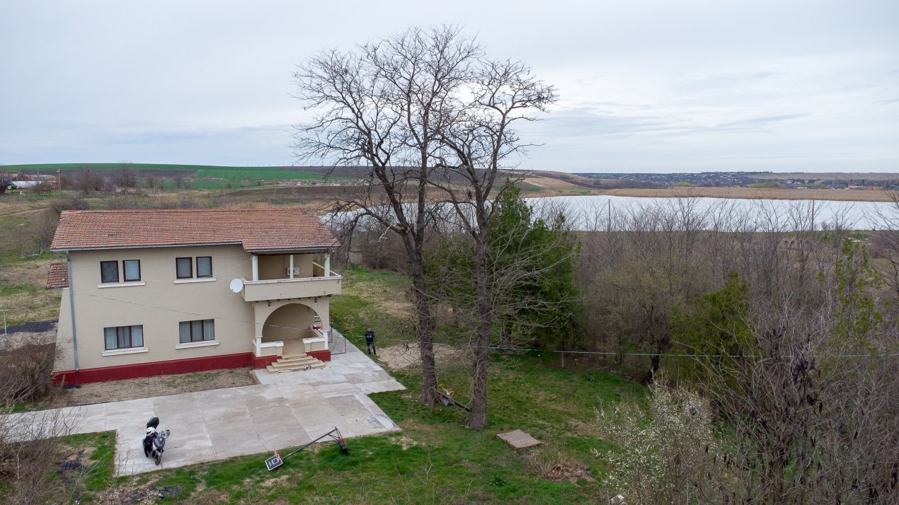 Domeniul si Conacul Furculesti, 30000mp pe malul lacului, ocazie unica
