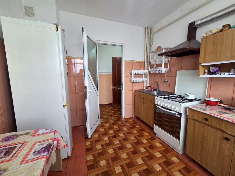 Apartament 3 camere, Decomandat, Etaj intermediar - 2