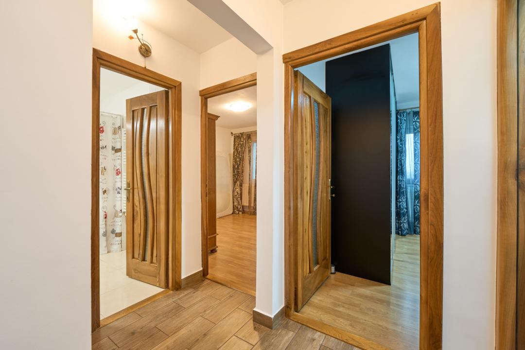 Apartament decomandat | 3 camere | zona Gara | luminos E-V