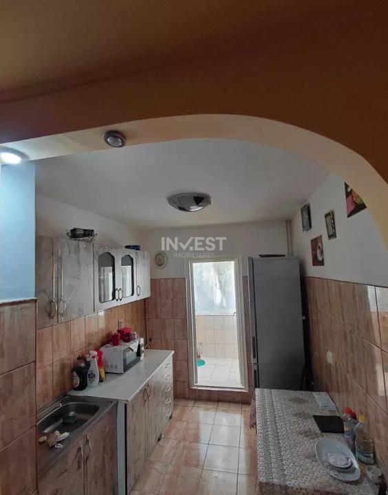 Apartament de 2 camere, decomandat, etaj intermediar - 3