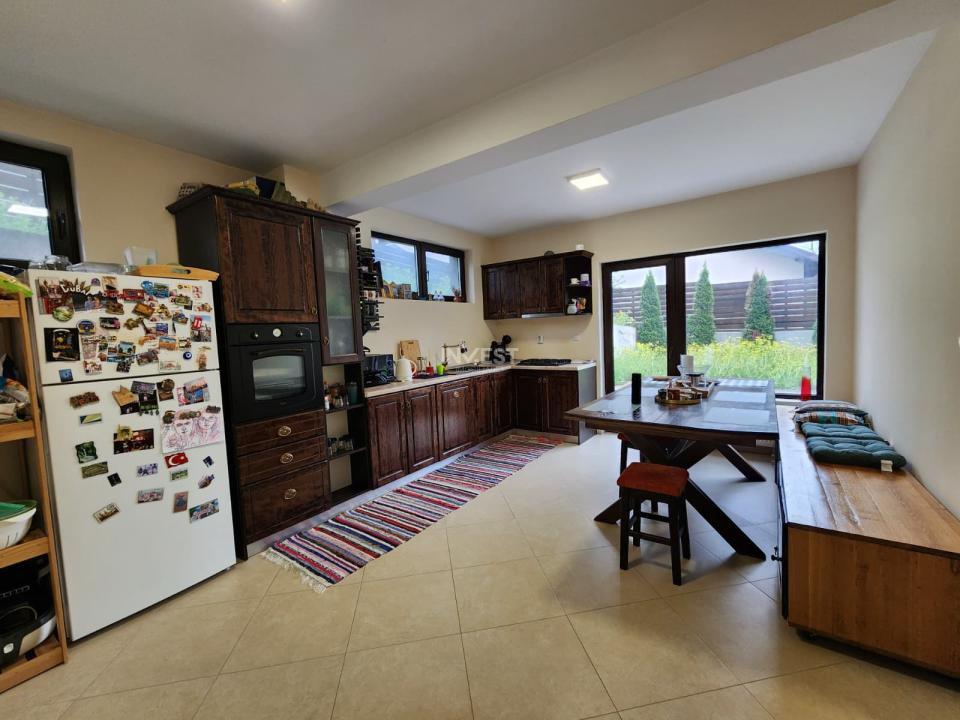 Casa de vanzare 120mp utili, 3 bai zona Valea Adanca-Mega Image - 13