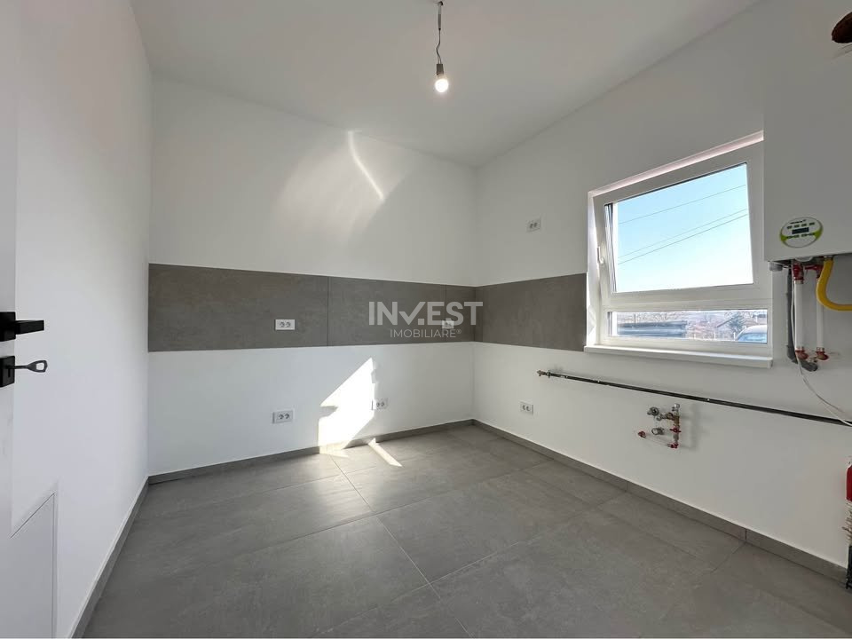 CASA INDIVIDUALA - 3 CAMERE - 2 BAI - 350 MP TEREN - langa Scoala Vorovesti - 4