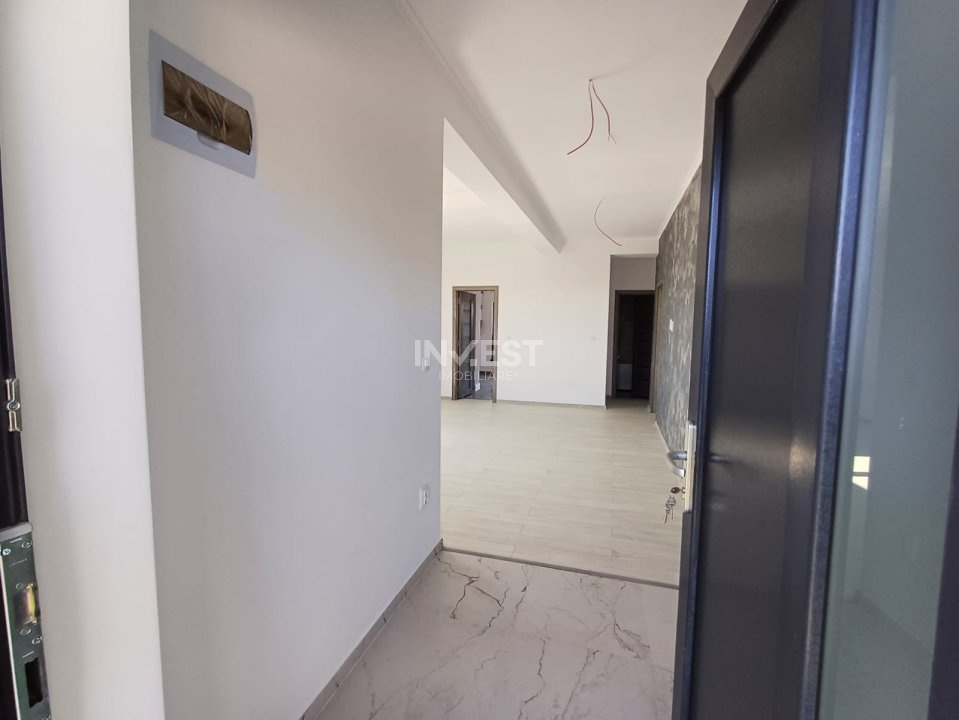 Casă cu 4 camere, 2 băi, beci spațios și 400 mp teren - 16