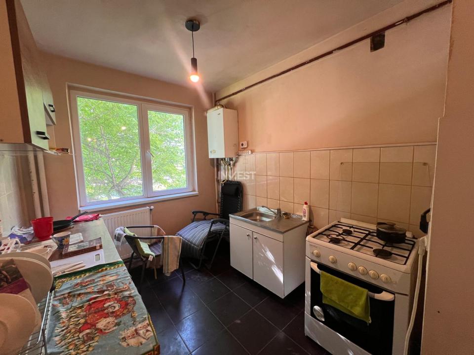 Apartament 4 camere-etaj 1-90 mp-Podu Ros-sens giratoriu - 2