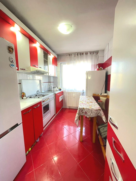 Apartament de vanzare cu 3 camere, decomandat, zona Piata Nicolina, Iasi - 2