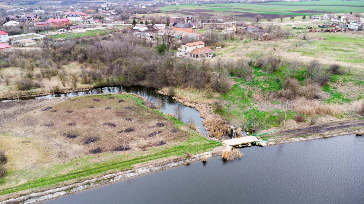 Domeniul si Conacul Furculesti, 30000mp pe malul lacului, ocazie unica