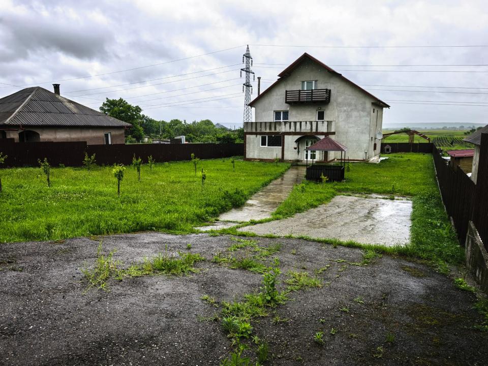 Comision 0%, Casa cu etaj si mansarda, 7.200 mp teren, comuna Probota
