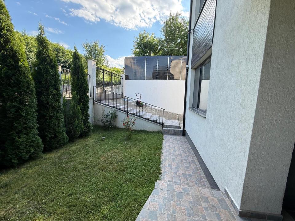 Duplex, 4 camere, teren cu spațiu de joacă — Rond Păcurari, Iași - 13