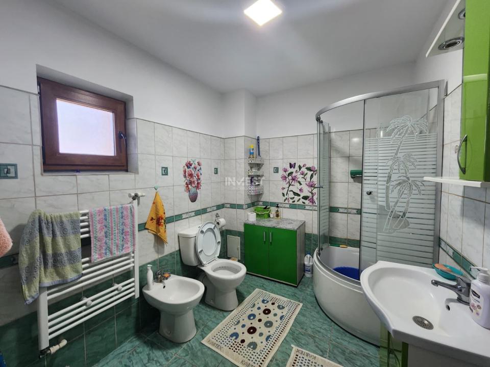 CASA INDIVIDUALA , ZONA TOMESTI, 5 CAMERE - 8