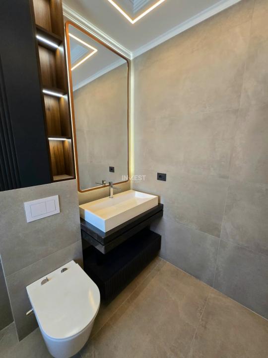 CASA CU 4 CAMERE, 2 BAI , COMPLEX PREMIUM CU ACCES PRIVAT !!! IASI - 18