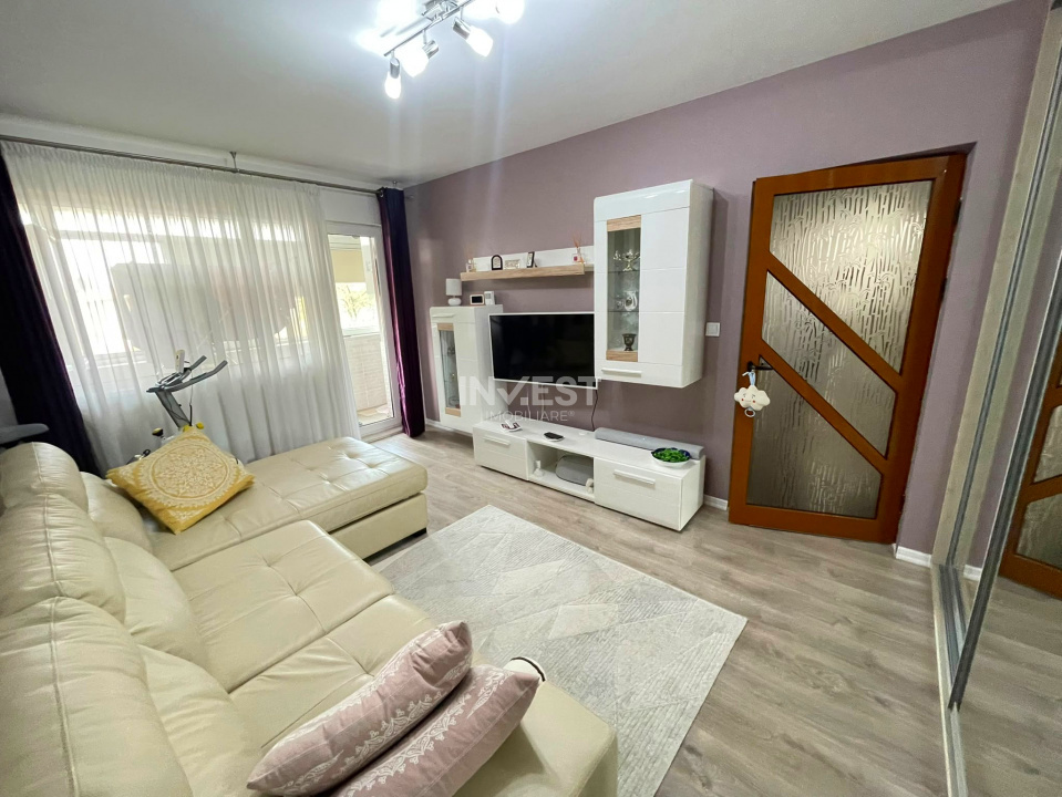 Aparetament renovat 3 camere decomandat-Podu Ros-Odeon-bloc fara risc - 1