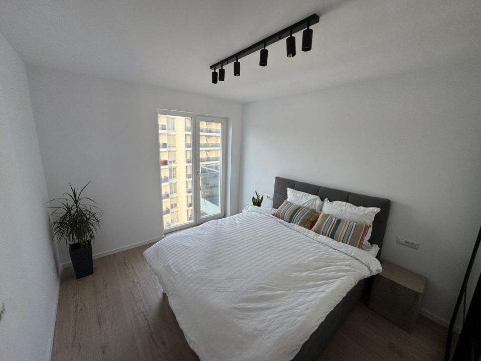 VANDUT!Oferim spre vanzare un apartament decomandat , 2 camere, mobilat!
