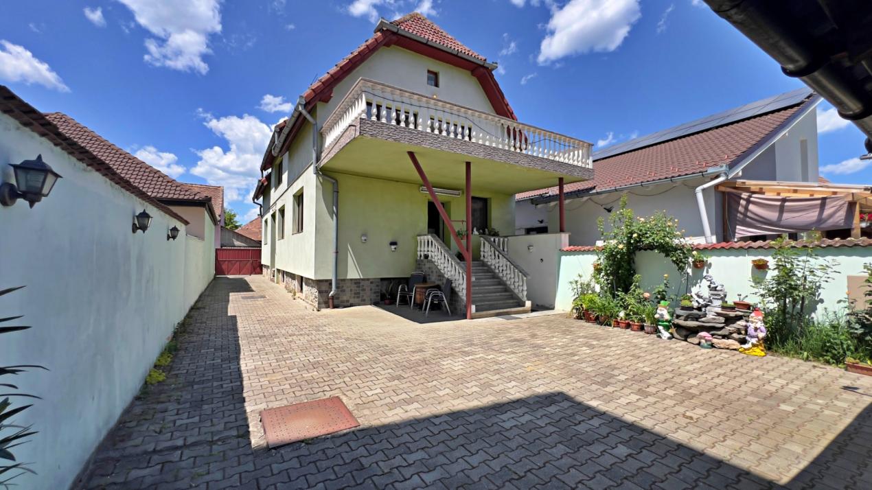 Casă 6 camere D+P+M-217 mp utili, 515 mp curte, Zona  Cartier Kogalniceanu 