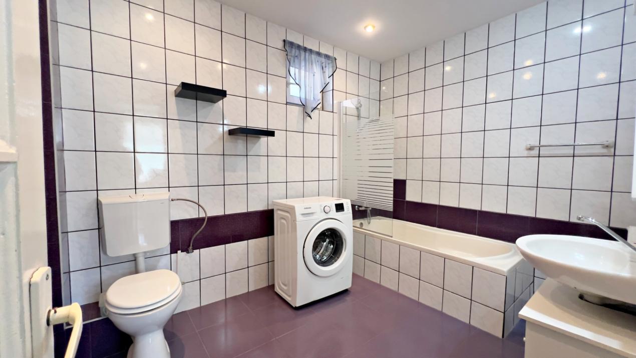 Casă 6 camere D+P+M-217 mp utili, 515 mp curte, Zona  Cartier Kogalniceanu 