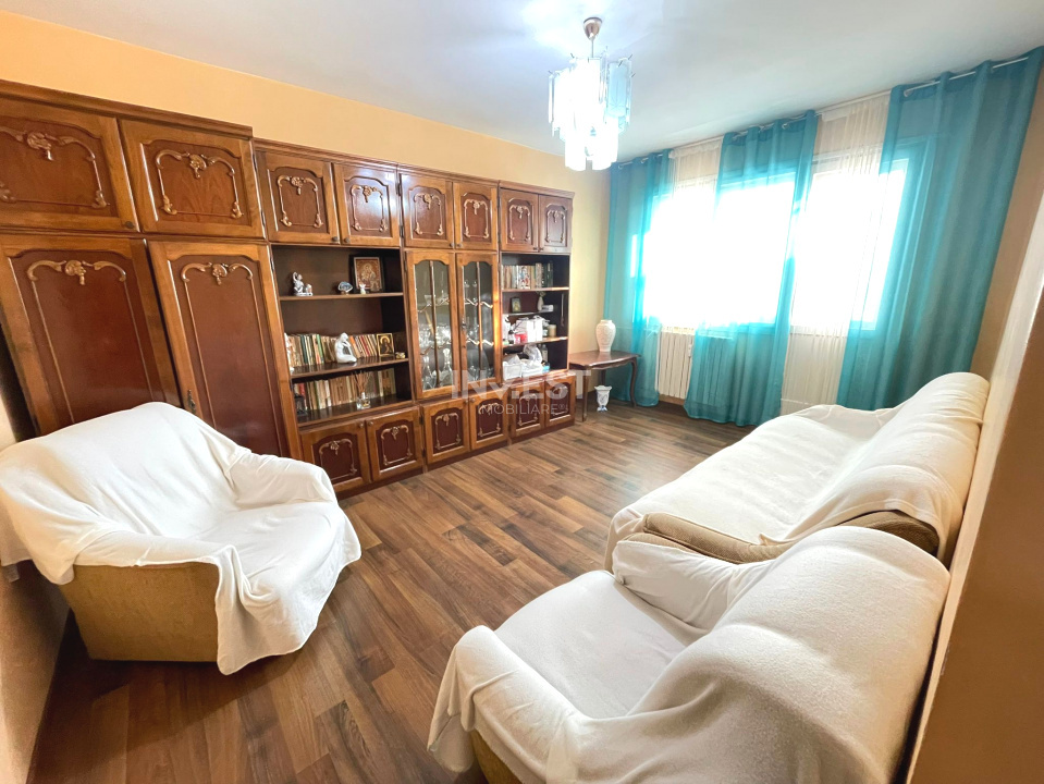 Apartament de vanzare cu 3 camere, decomandat, zona Piata Nicolina, Iasi - 1