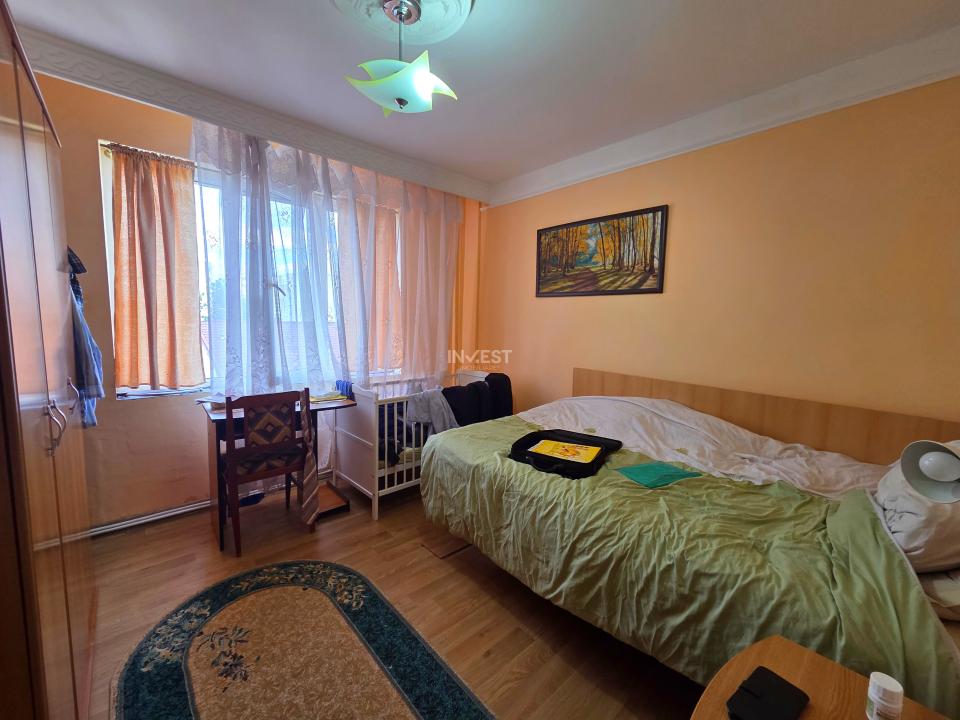 Apartament 3 camere, Decomandat, Etaj intermediar - 4