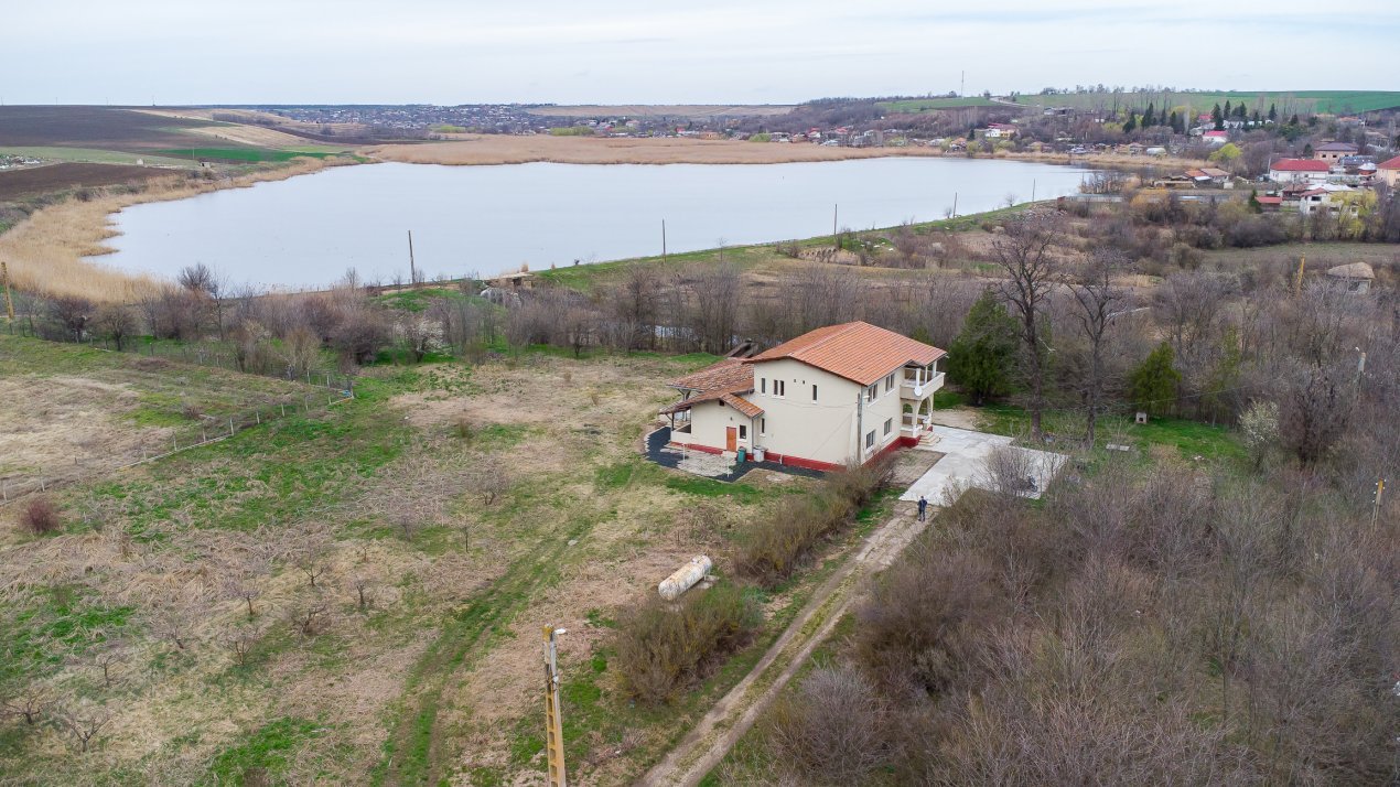 Domeniul si Conacul Furculesti, 30000mp pe malul lacului, ocazie unica