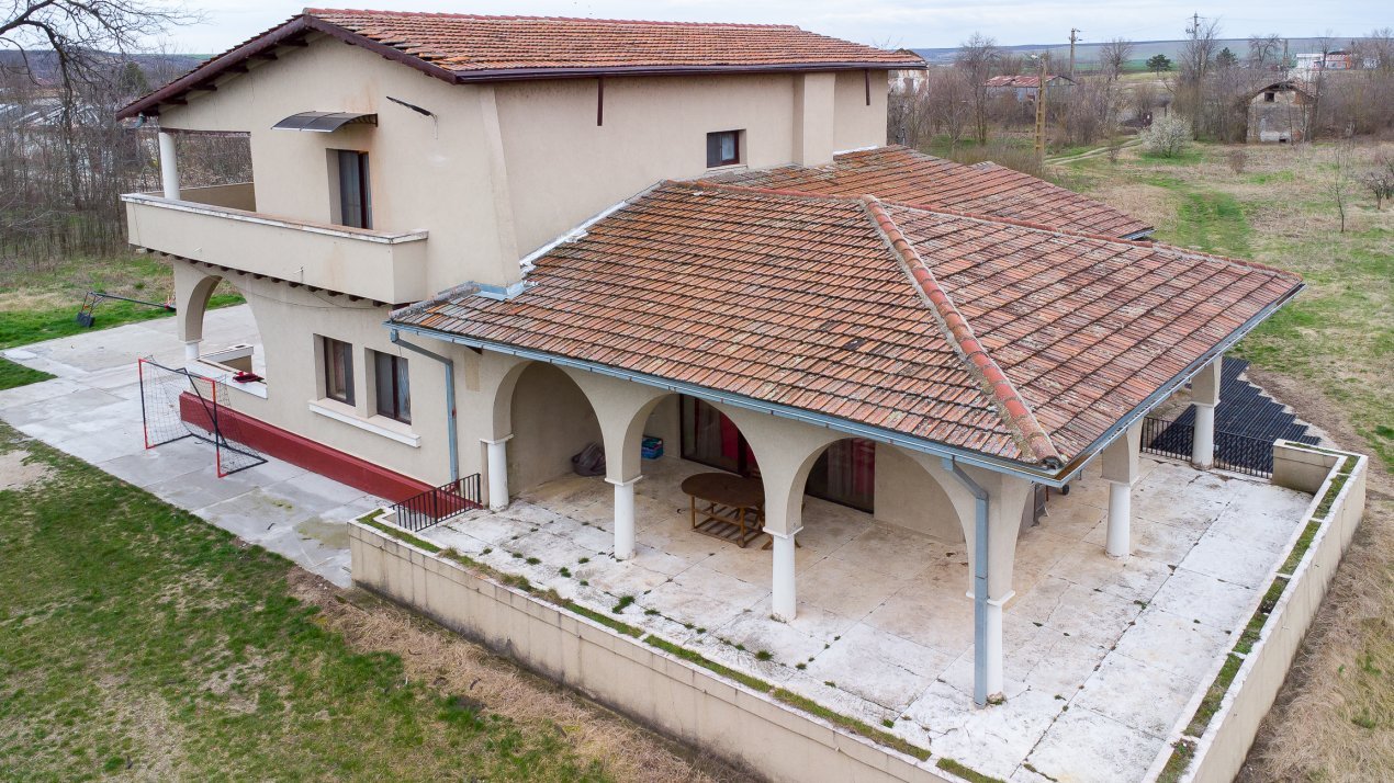 Domeniul si Conacul Furculesti, 30000mp pe malul lacului, ocazie unica