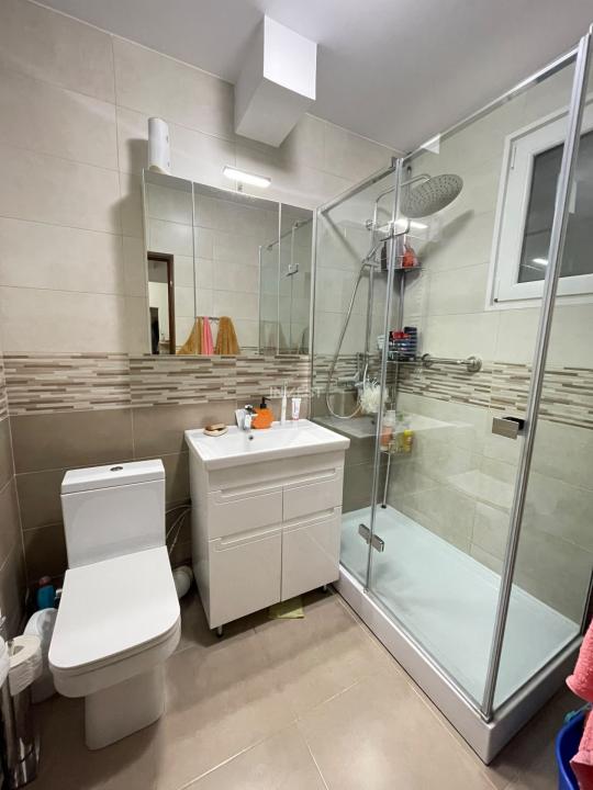 Aparetament renovat 3 camere decomandat-Podu Ros-Odeon-bloc fara risc - 9