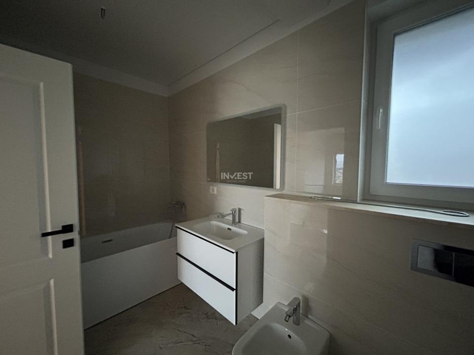 Casă individuală P+1E, 4 camere, 3 băi, dormitor matrimonial cu baie proprie - 8