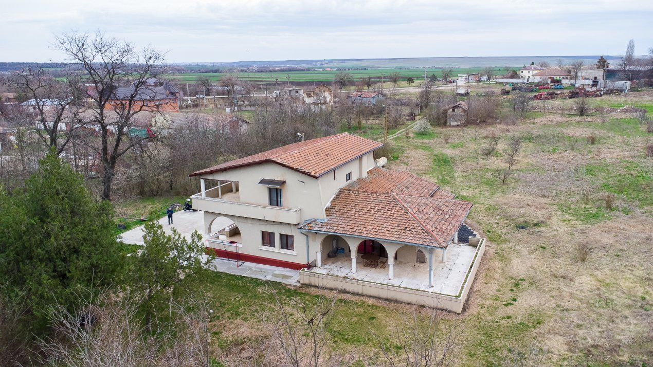 Domeniul si Conacul Furculesti, 30000mp pe malul lacului, ocazie unica