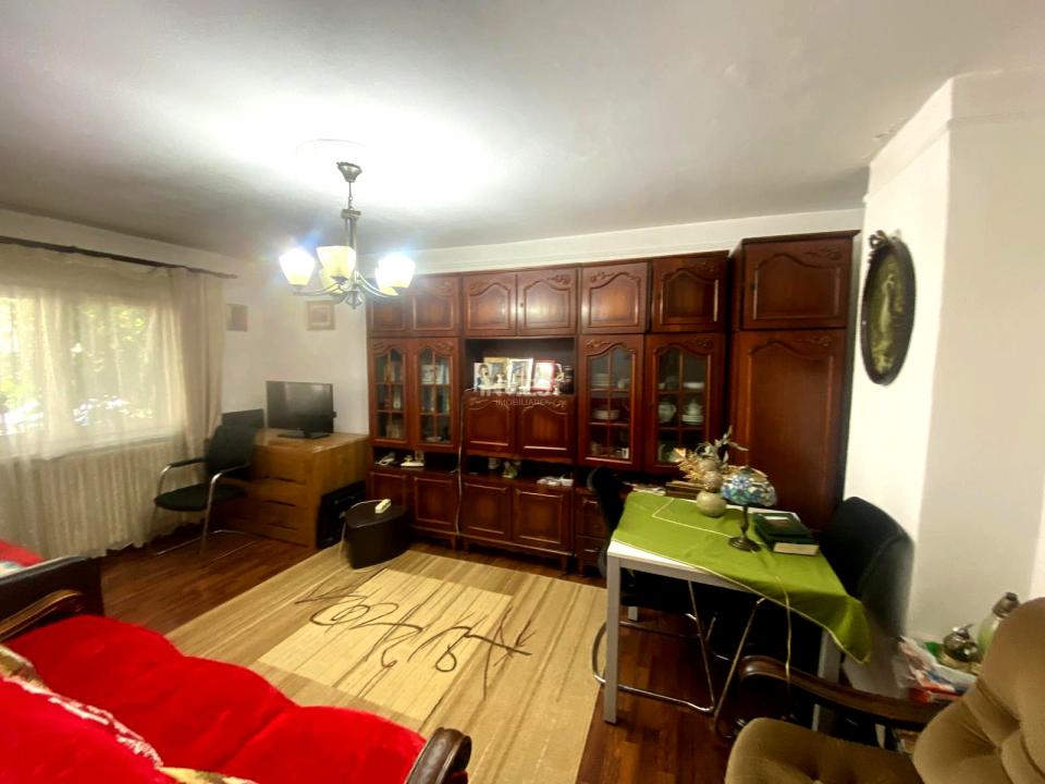 Apartament decomandat cu 4 camere si 2 băi - Nicolina 1 - 7