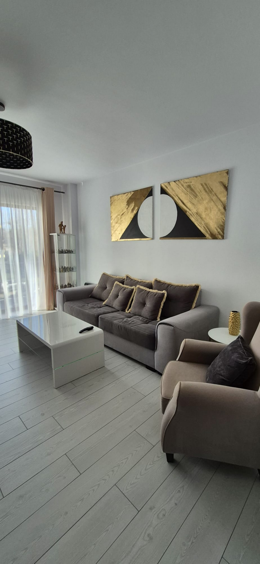Apartament de vanzare 3 camere 78 mp , zona Buna ziua 