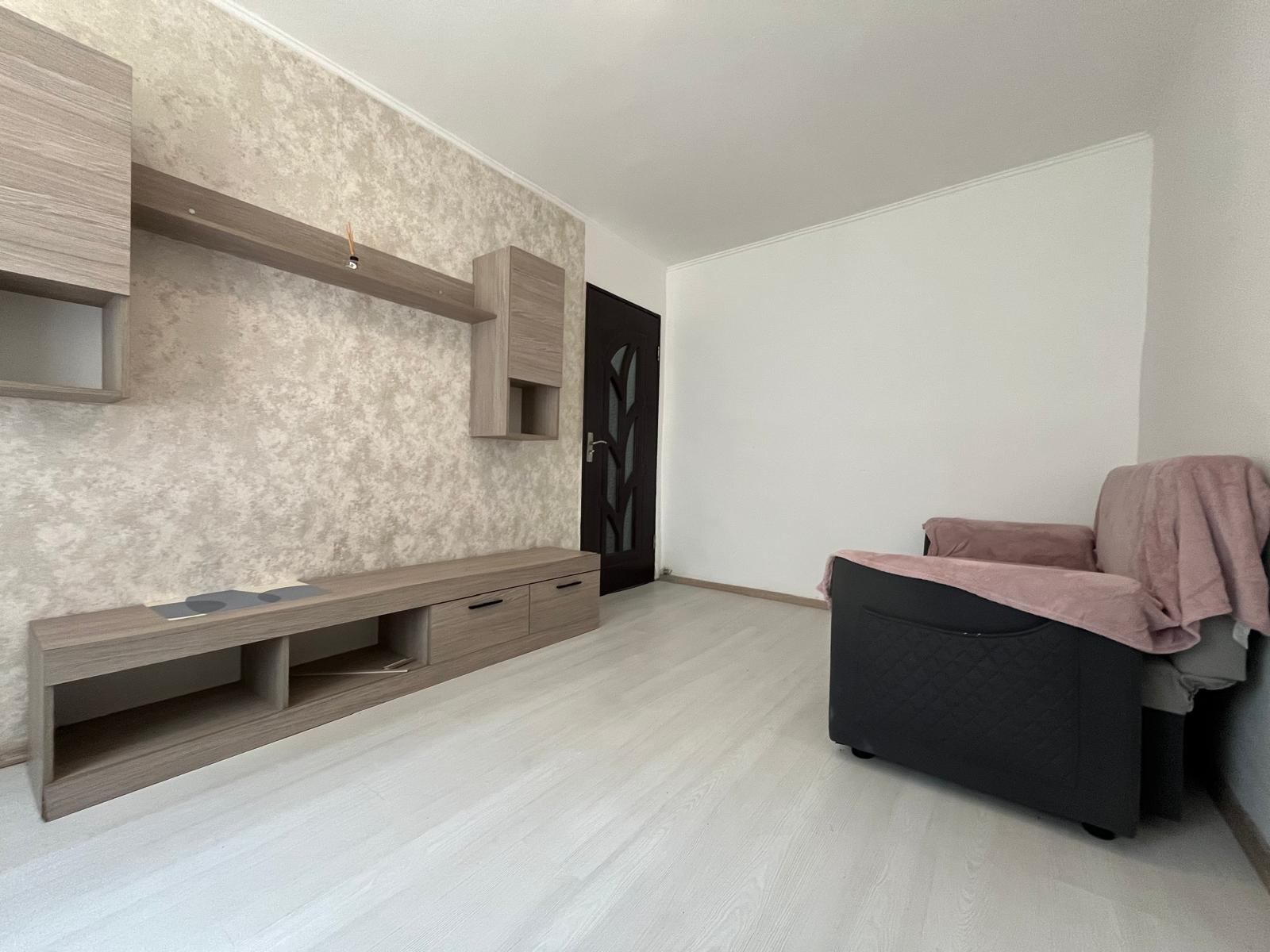 Vanzare 2 camere mobilat si utilat parter central Gaesti