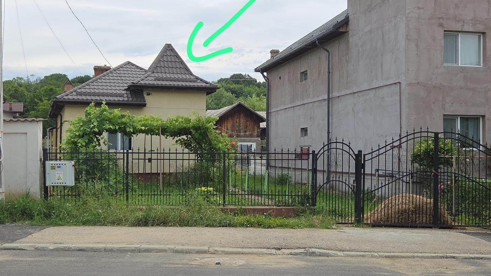 Casă cu 3 camere și teren 1.140 mp toate utilitățile, anexe și acces stradal
