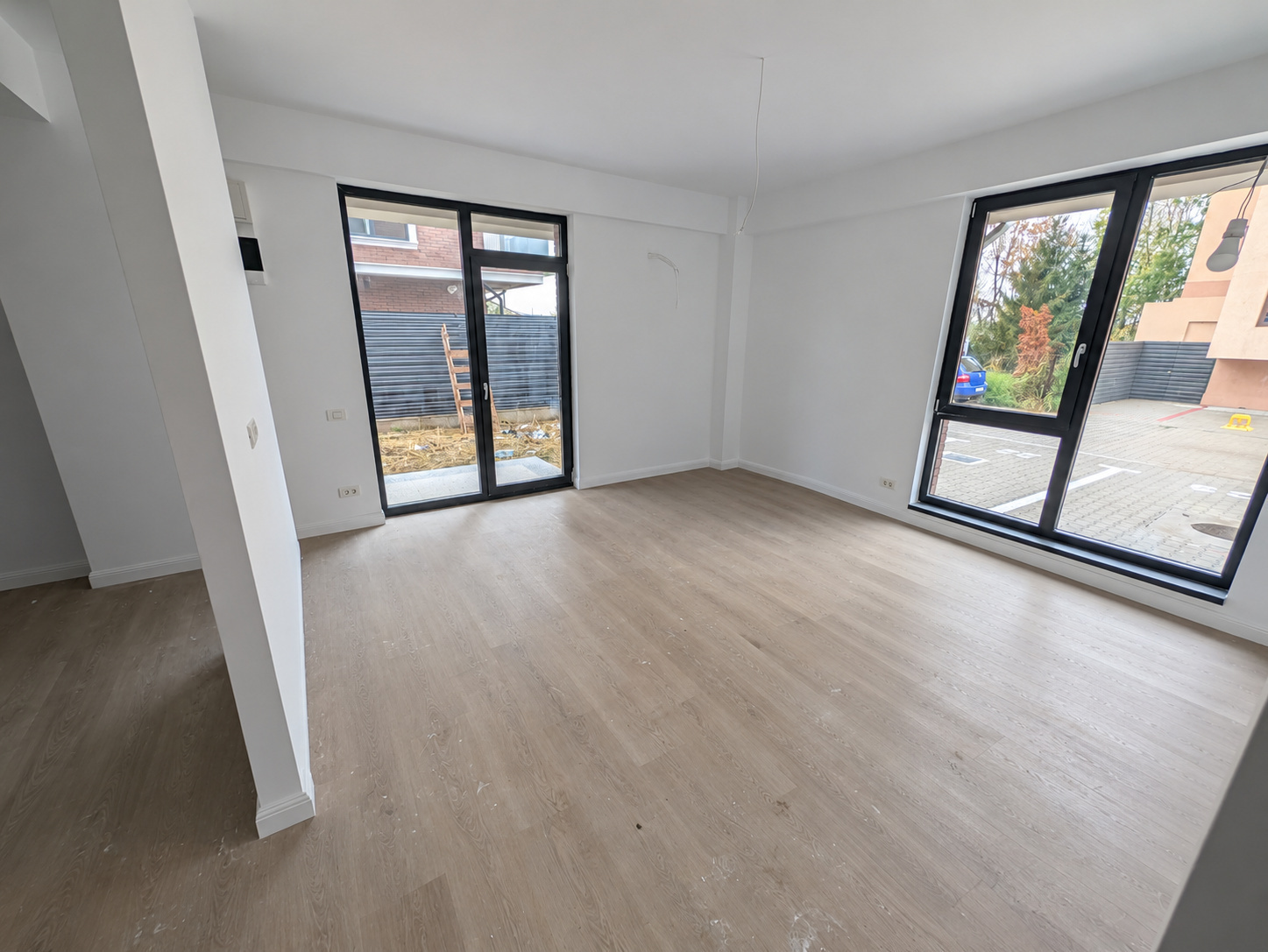 Garsonieră cu grădină, Westside Residence — P316799